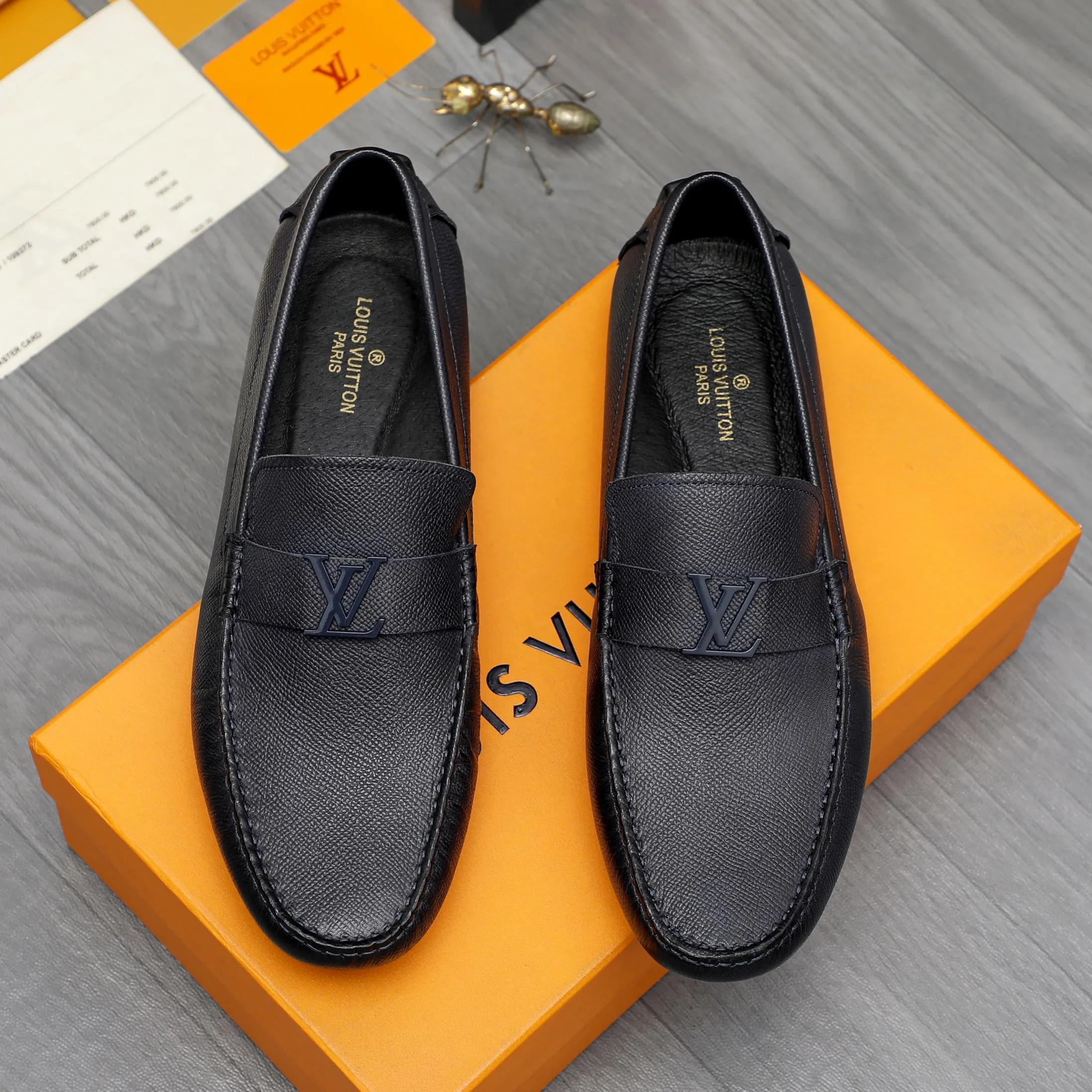 Men's shoes💰400 Product trademark: LV "Louis Vuitton" casual slip-on shoes Regular size: 38-45 (45 is custom-made and non-returnable) Product materials: Selected pebbled cowhide upper, pigskin lining, rubber outsole